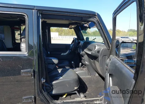 2014 Jeep Wrangler Unlimited Sahara z USA, uszkodzony, nr VIN 1C4BJWEG3EL187951